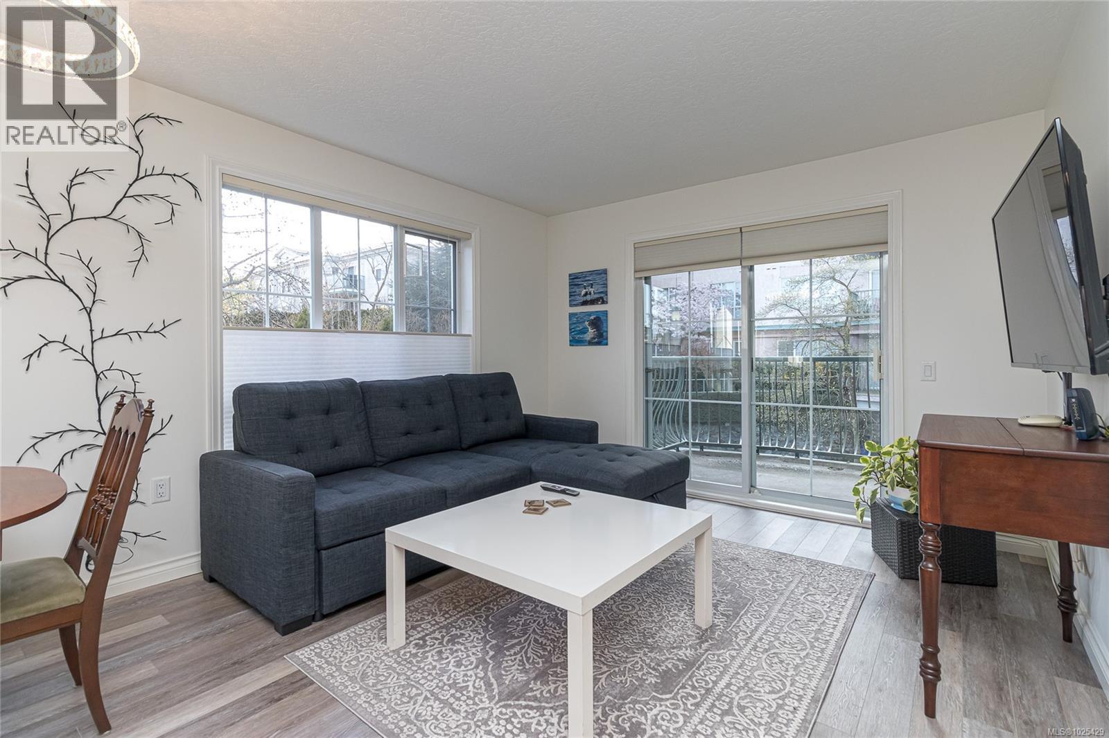 102 3133 Tillicum Road, Saanich