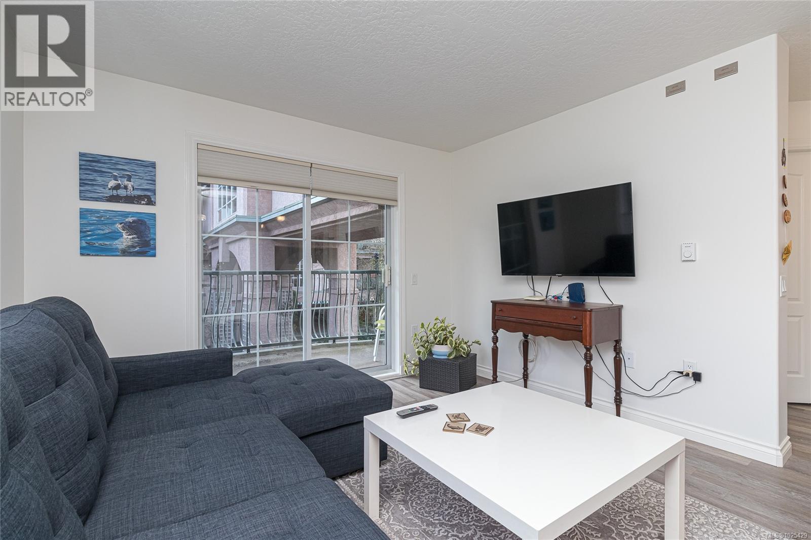 102 3133 Tillicum Road, Saanich