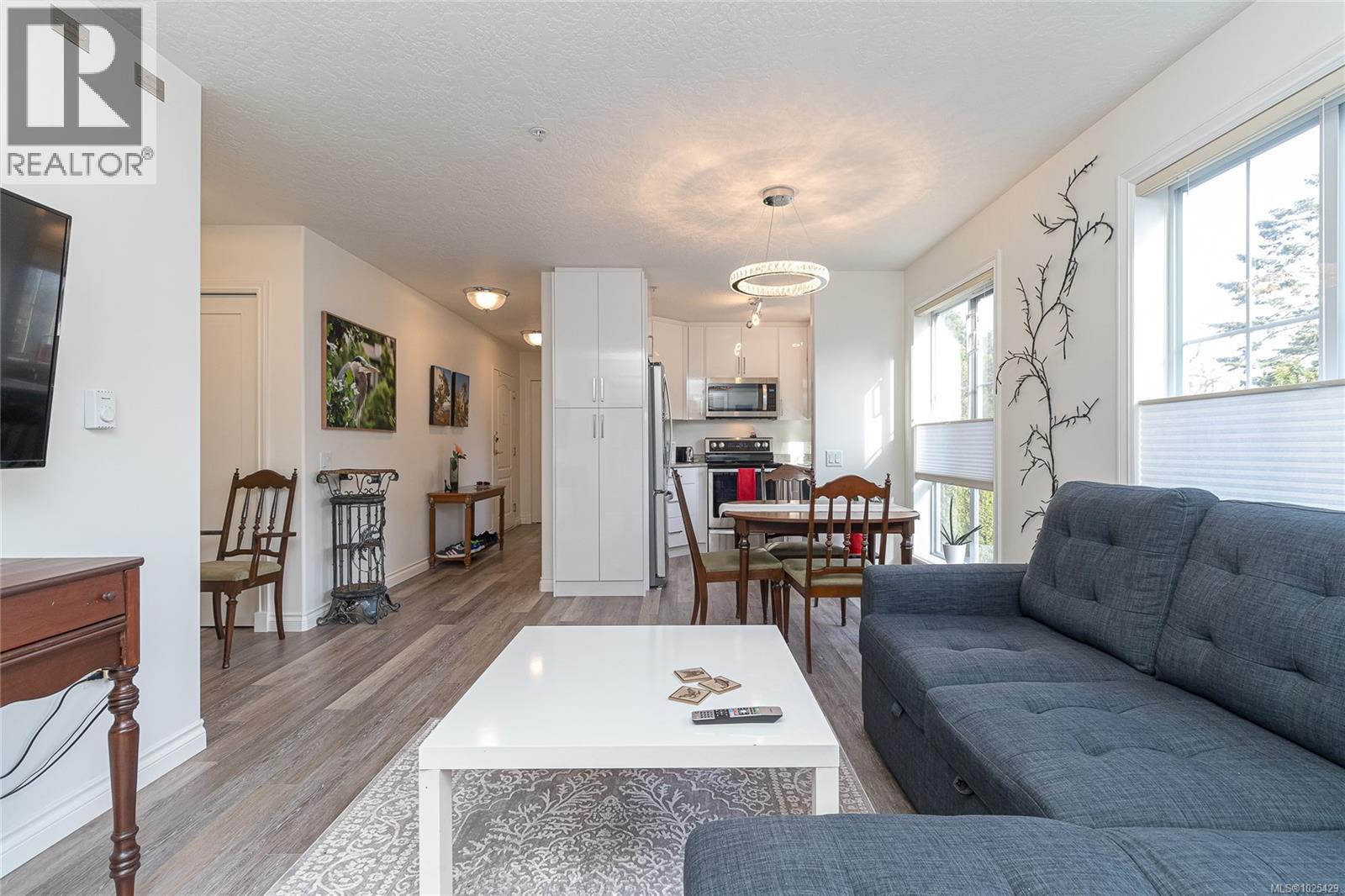 102 3133 Tillicum Road, Saanich