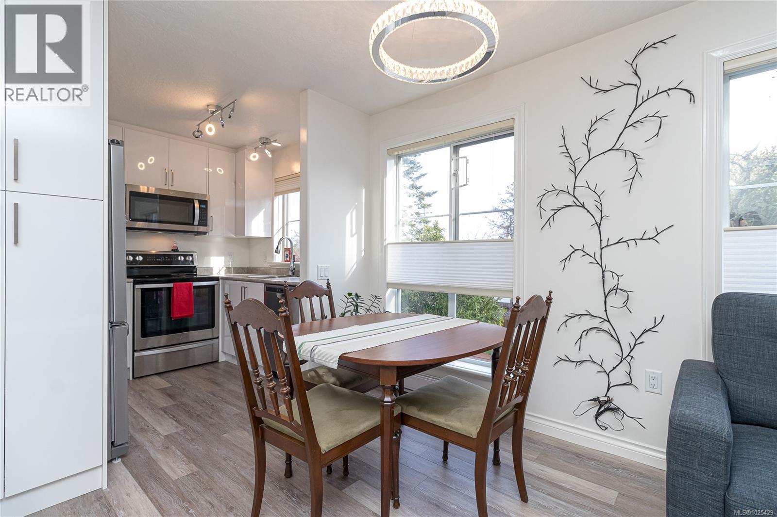 102 3133 Tillicum Road, Saanich