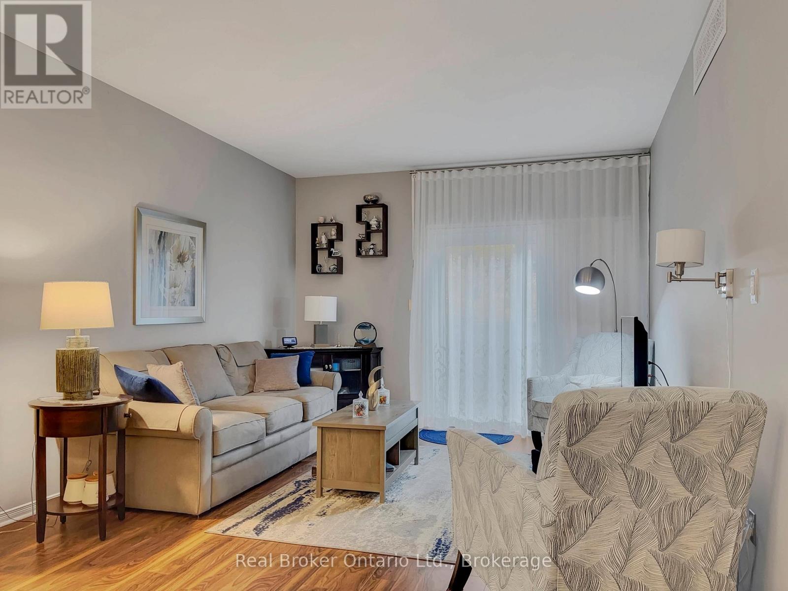 Single Family House Bungalow for Sale in    SOUTHRIDGE DRIVE Hamilton (Mountview) 