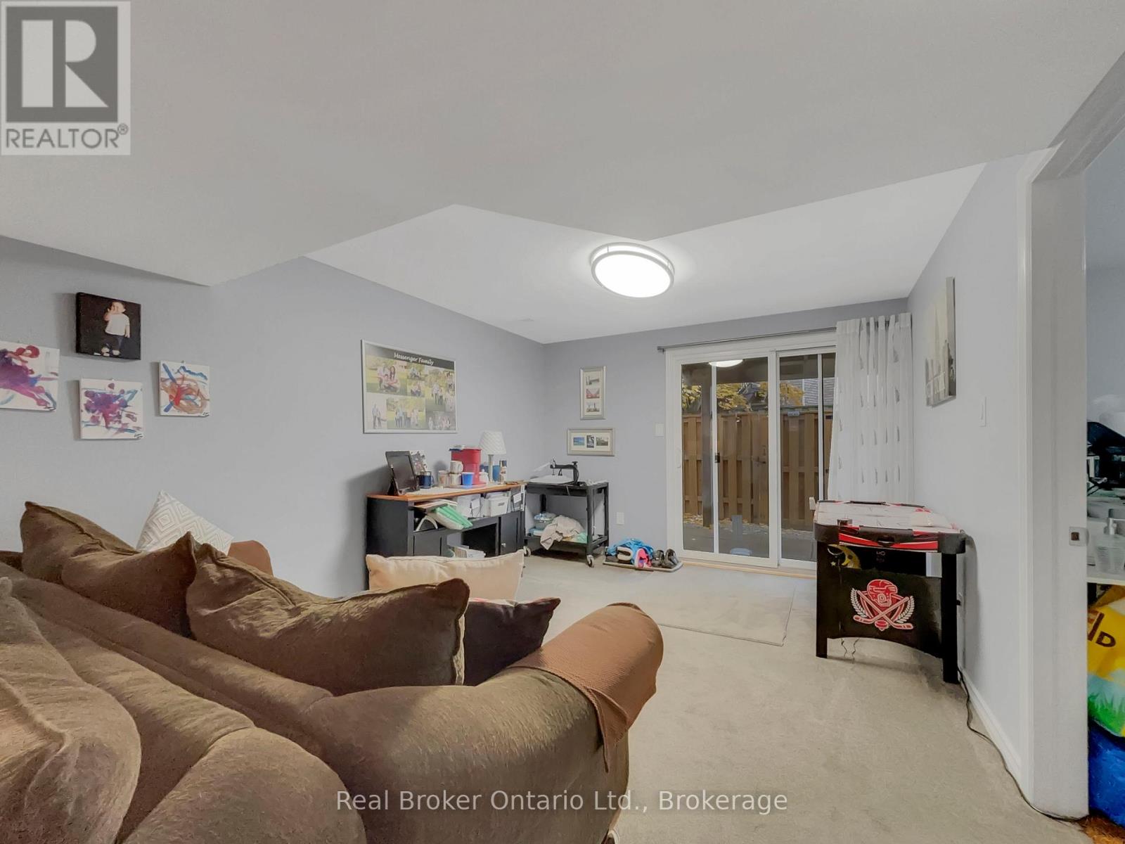 Single Family House Bungalow for Sale in    SOUTHRIDGE DRIVE Hamilton (Mountview) 