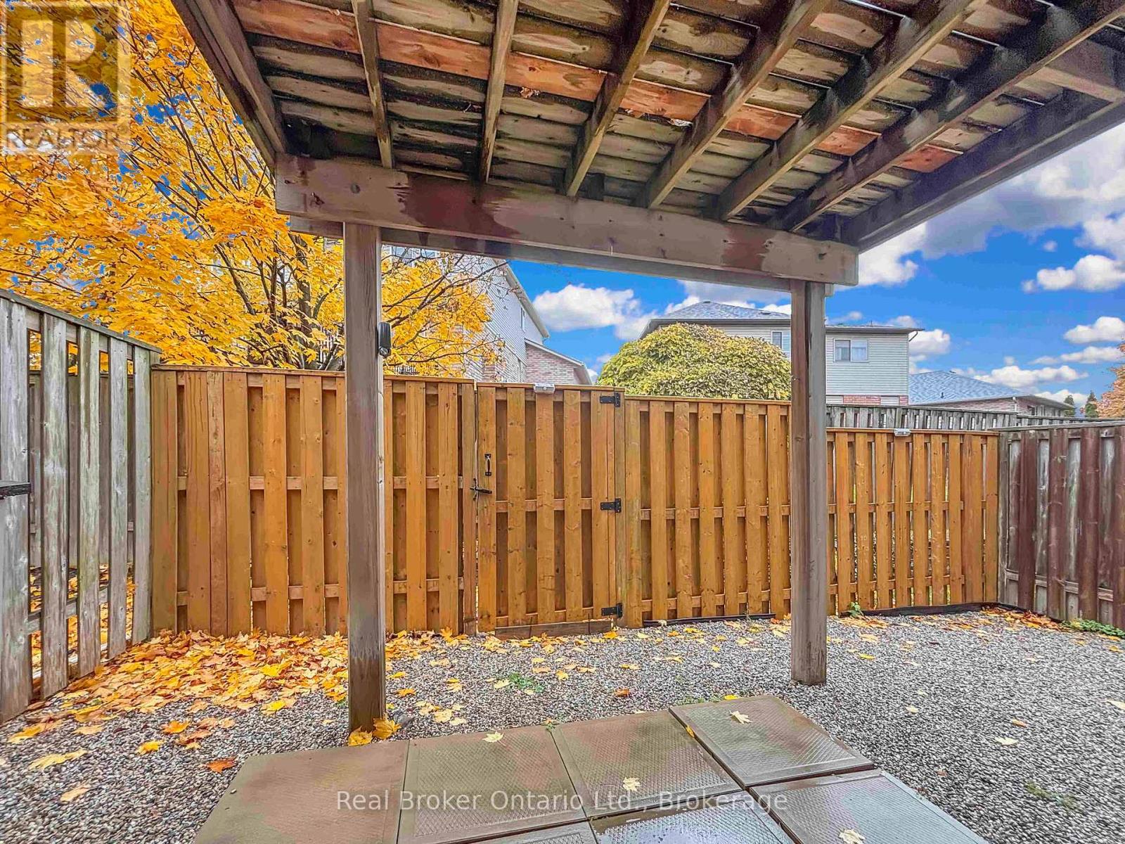 Single Family House Bungalow for Sale in    SOUTHRIDGE DRIVE Hamilton (Mountview) 