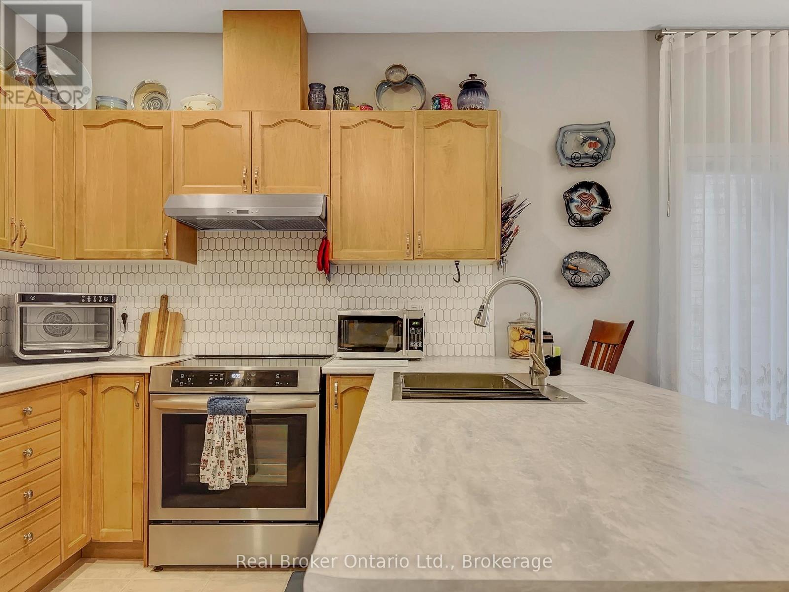 Single Family House Bungalow for Sale in    SOUTHRIDGE DRIVE Hamilton (Mountview) 