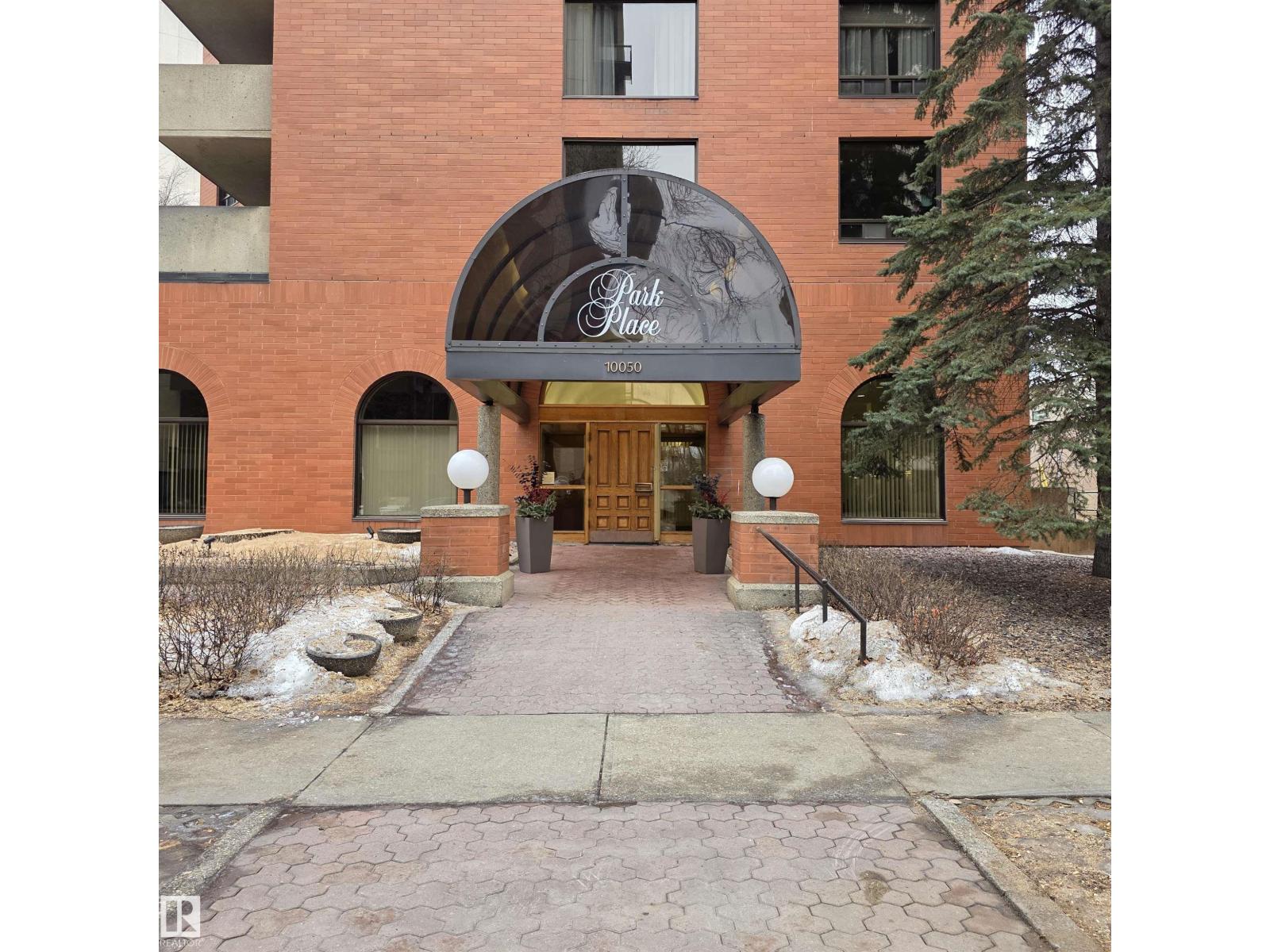 #2C 10050 118 ST NW - 1