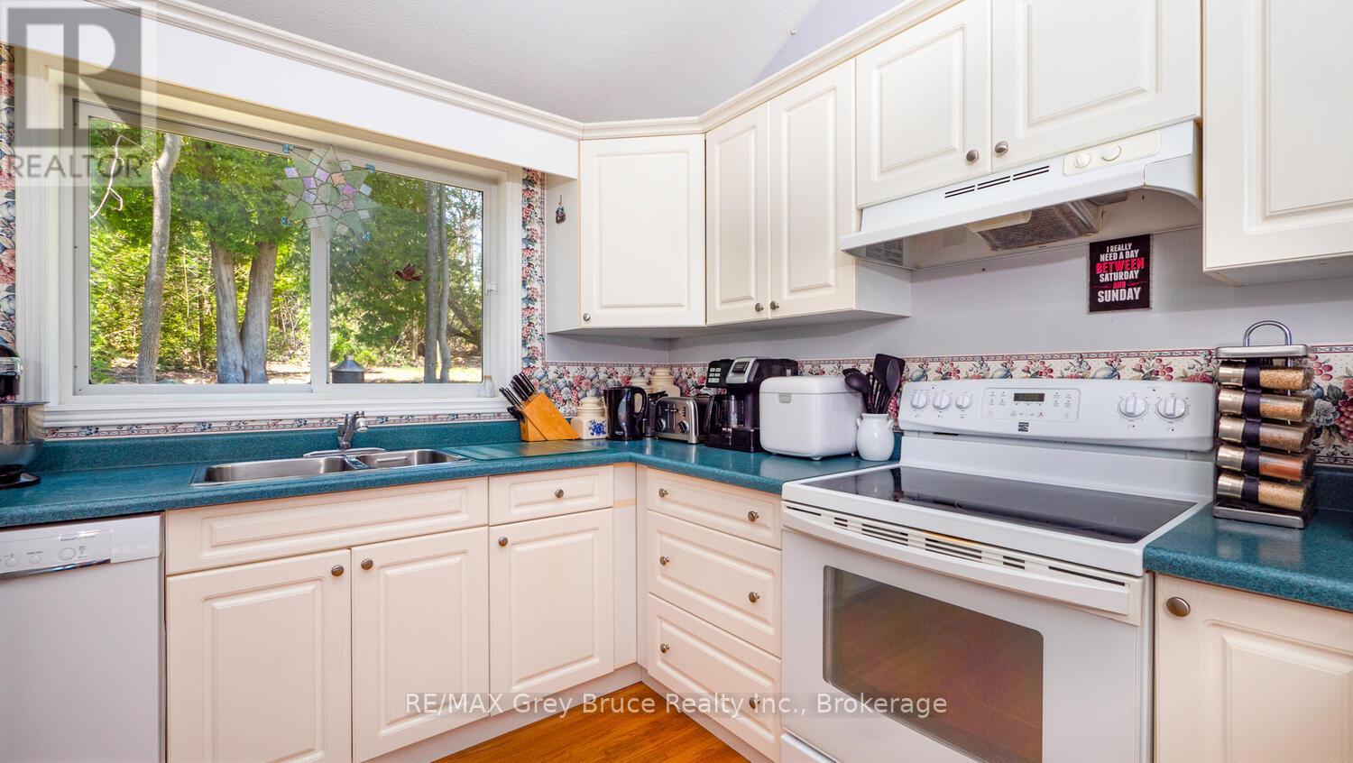 172 BRUCE ROAD 9 - 17