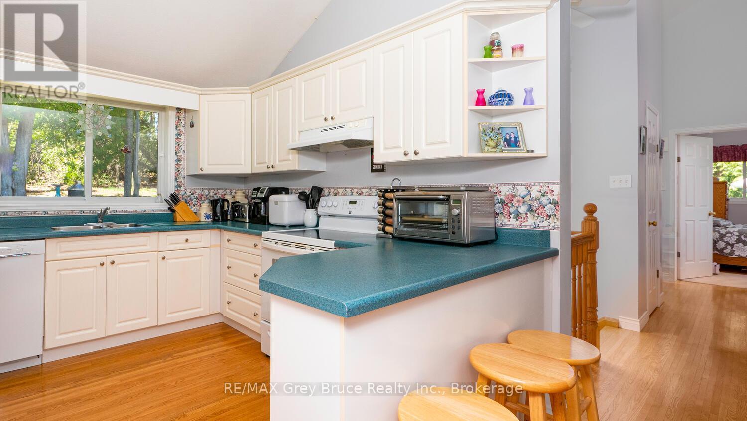 172 BRUCE ROAD 9 - 18