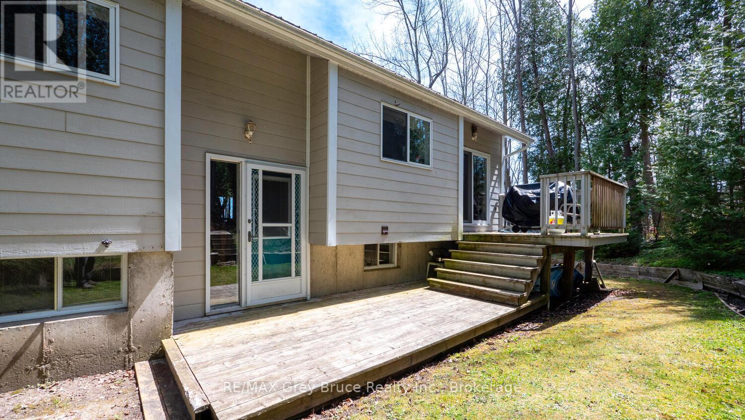 172 BRUCE ROAD 9 - 33