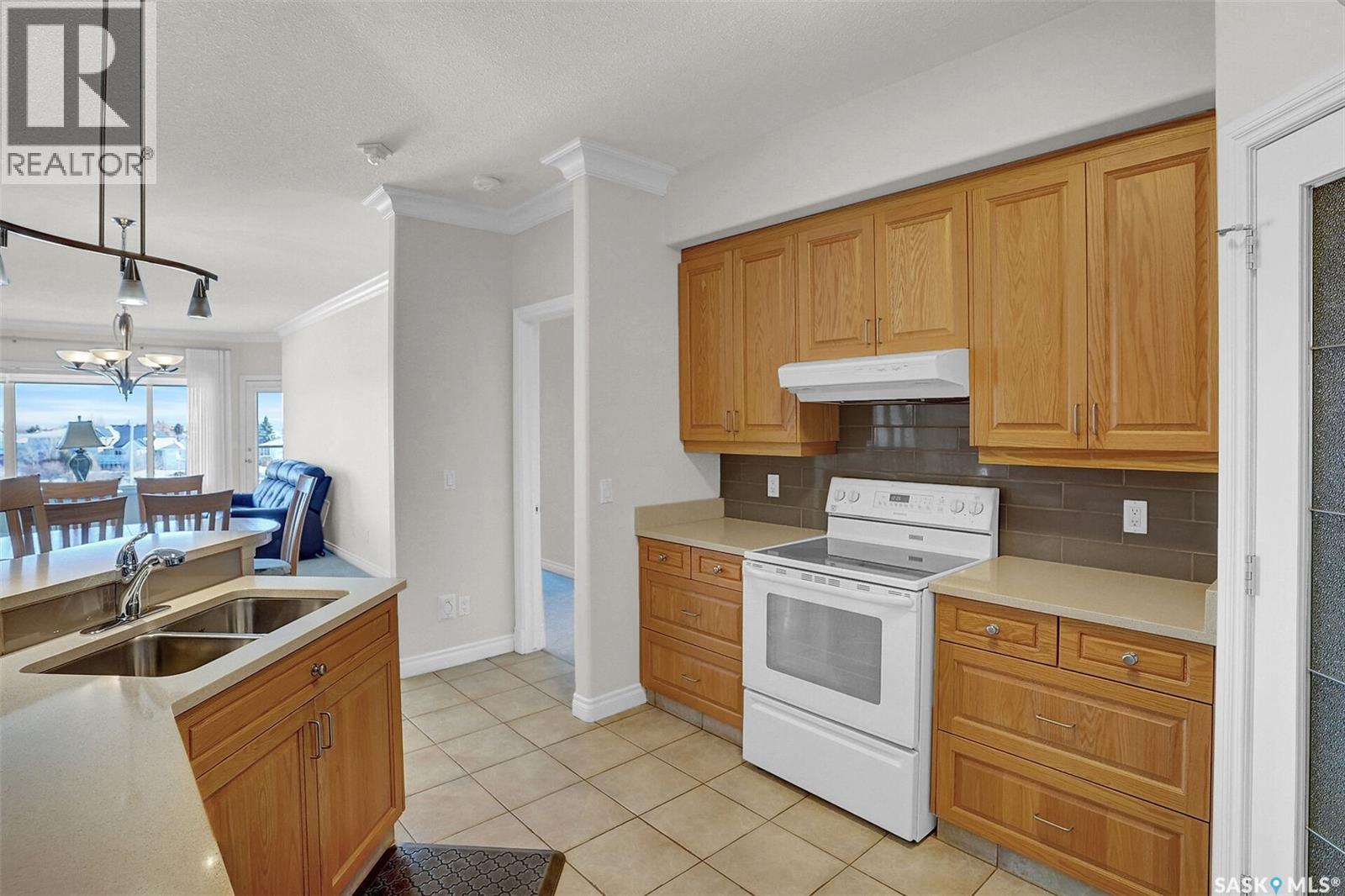 Single Family House High rise for Sale in   Renfrew CRESCENT E Regina 
