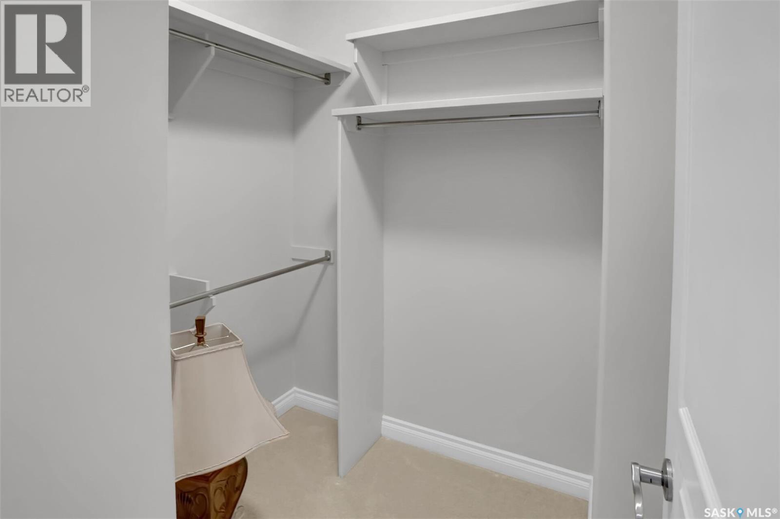 Single Family House High rise for Sale in   Renfrew CRESCENT E Regina 