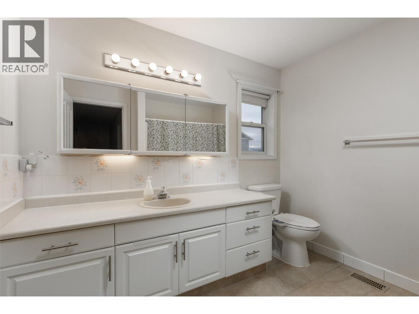  2611 Guidi Road, West Kelowna