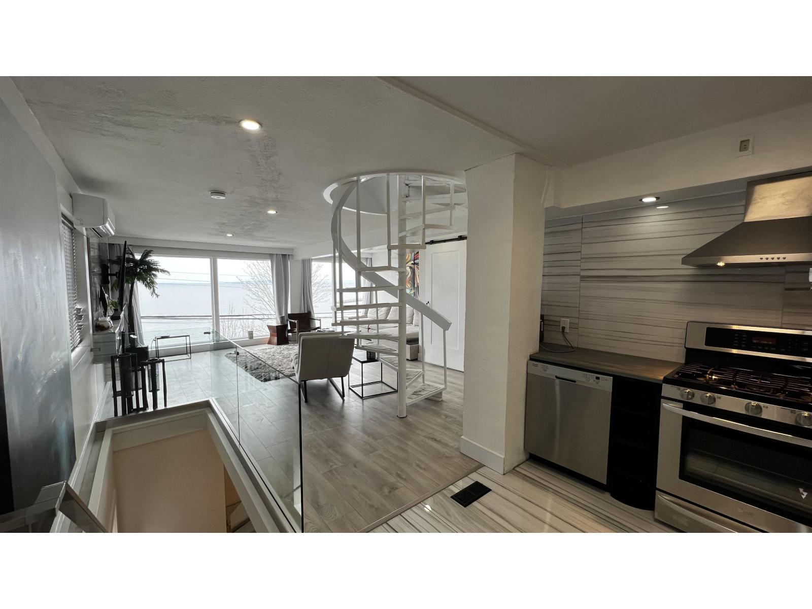 15289 MARINE DRIVE, White Rock