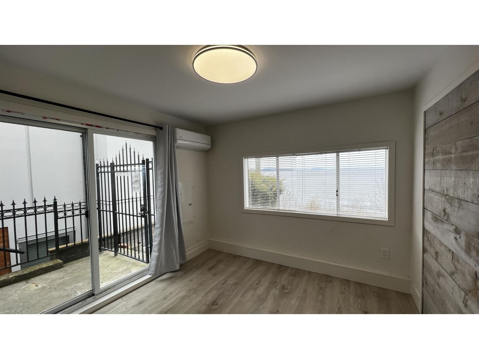 15289 MARINE DRIVE, White Rock