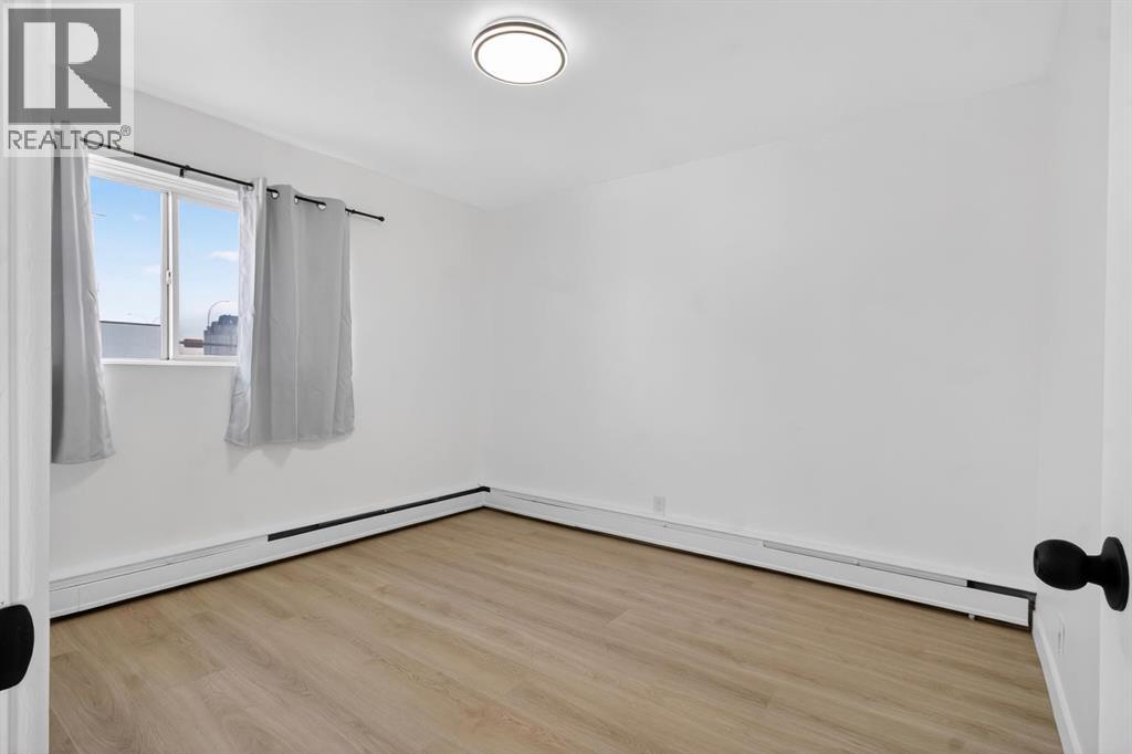 Single Family House for Sale in    Avenue NW Banff Trail Calgary 