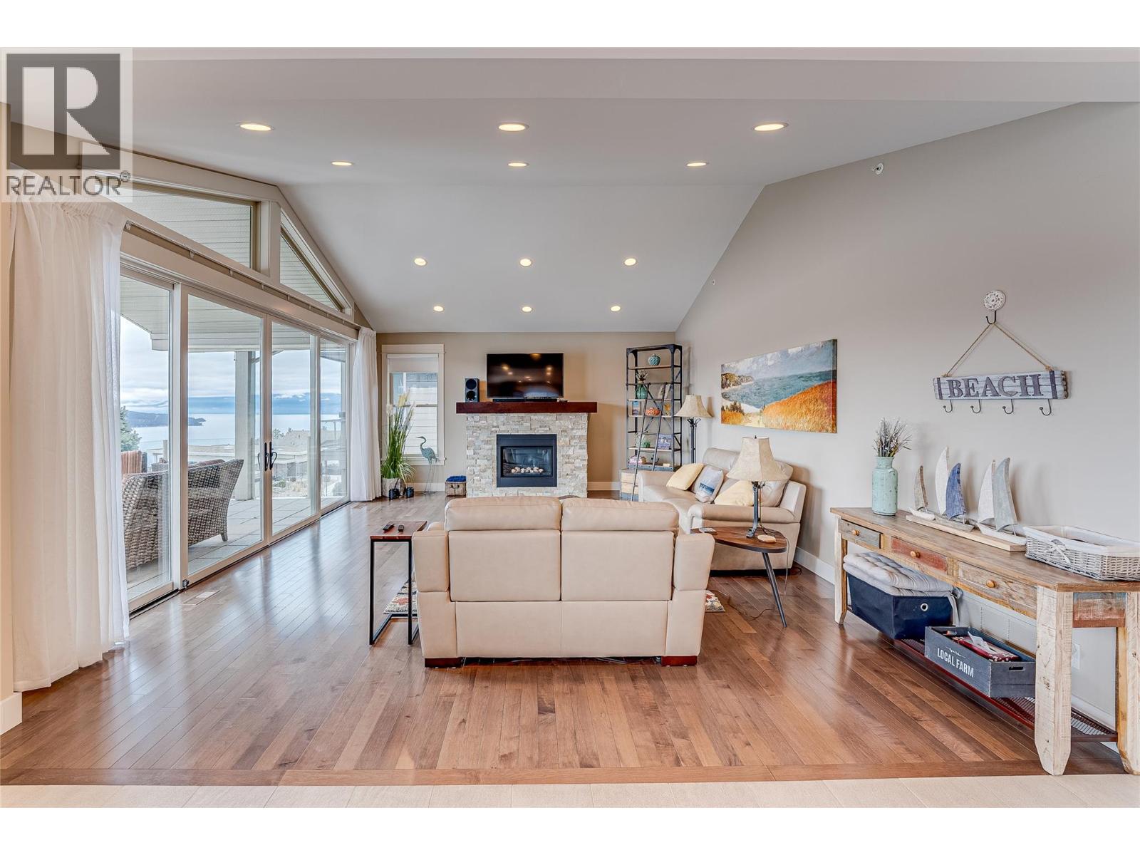 8844 Hampshire Crescent, Vernon