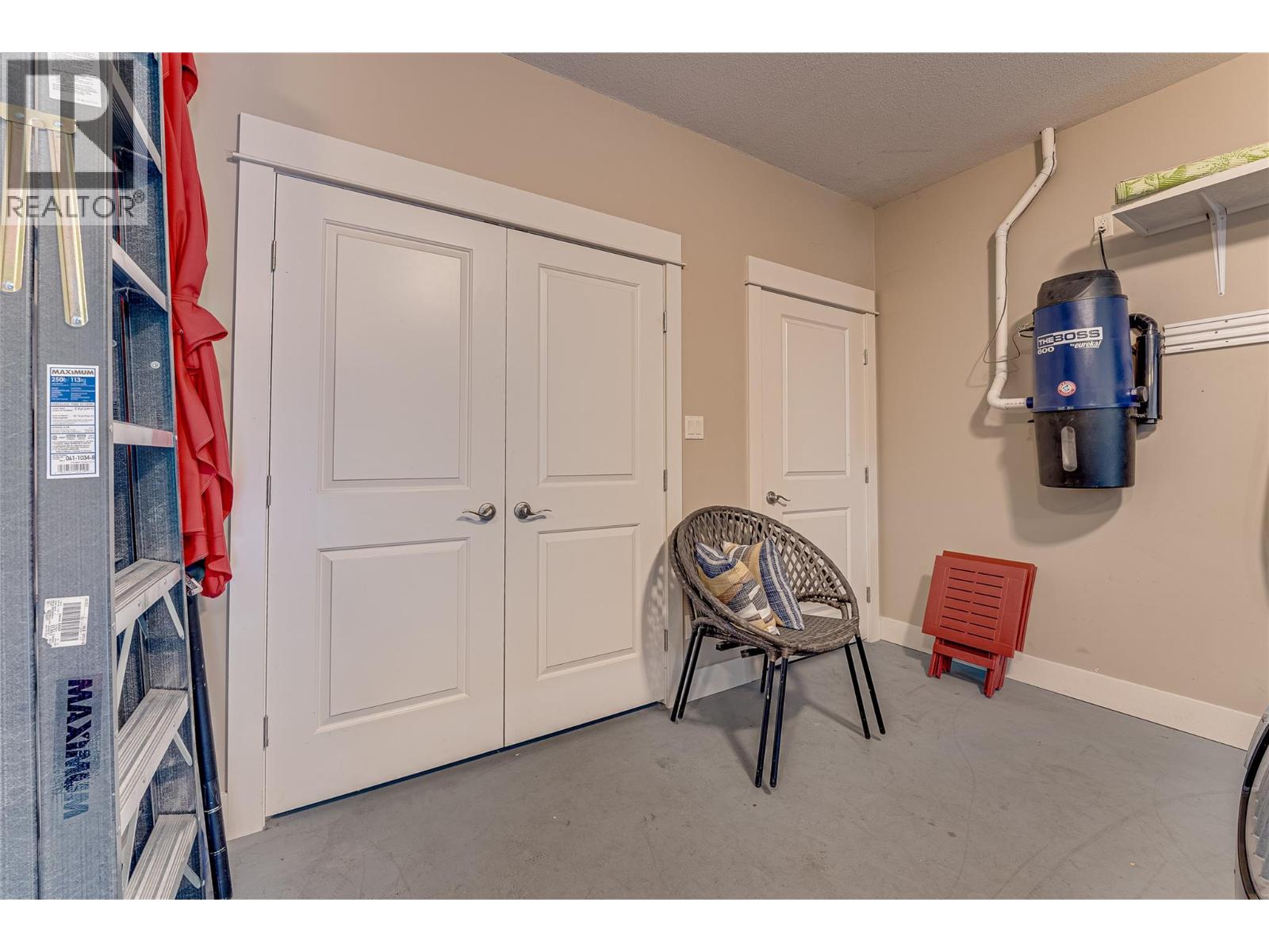 8844 Hampshire Crescent, Vernon