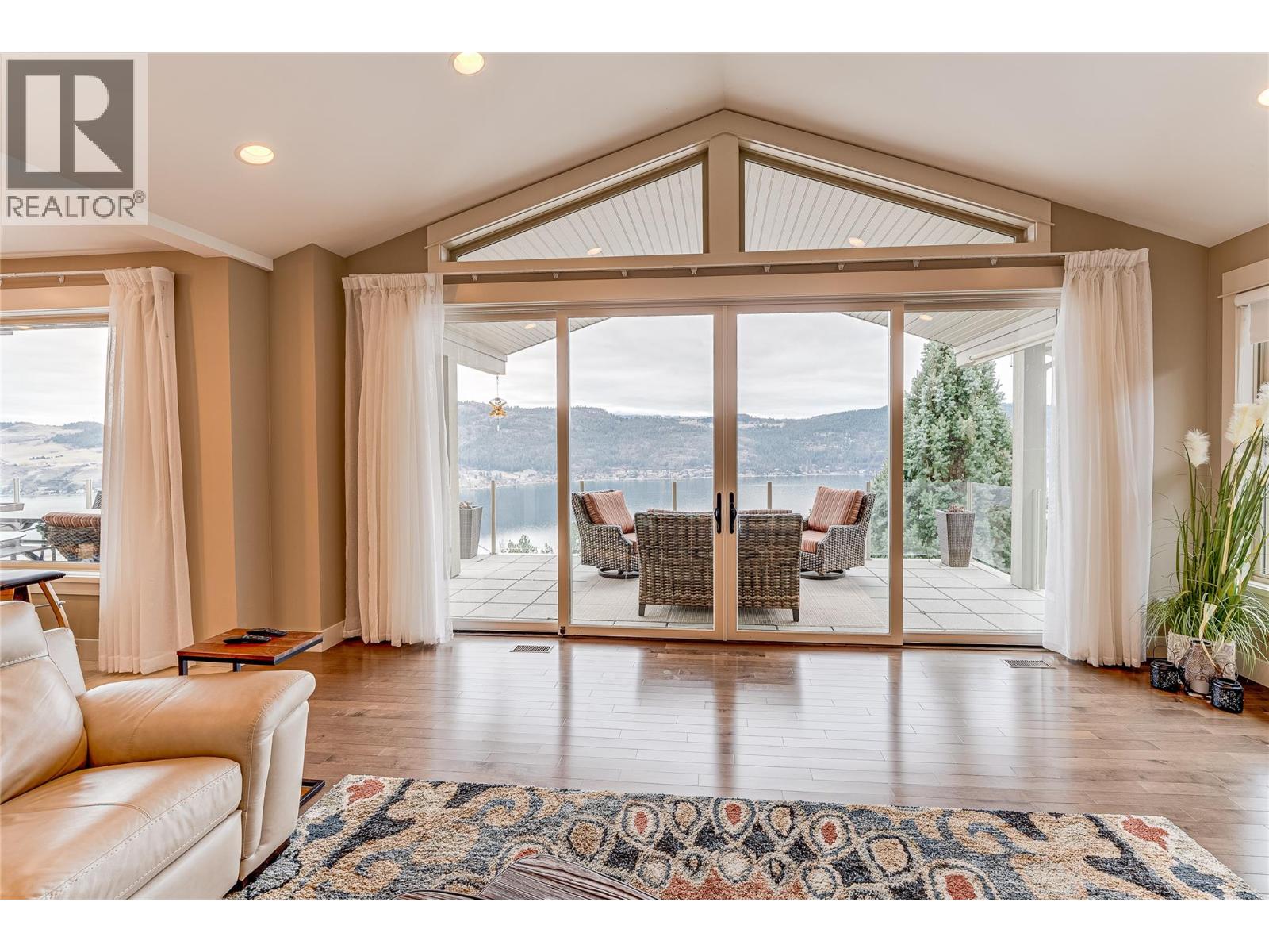 8844 Hampshire Crescent, Vernon