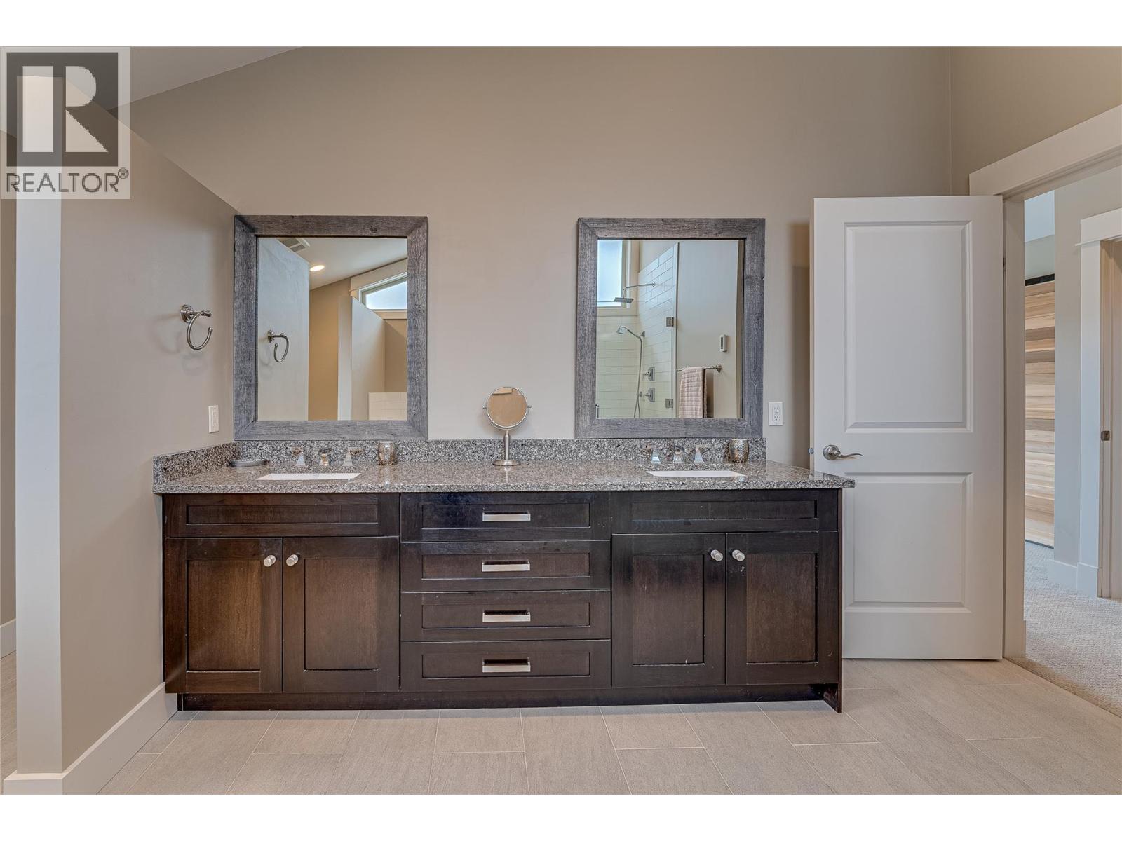 8844 Hampshire Crescent, Vernon