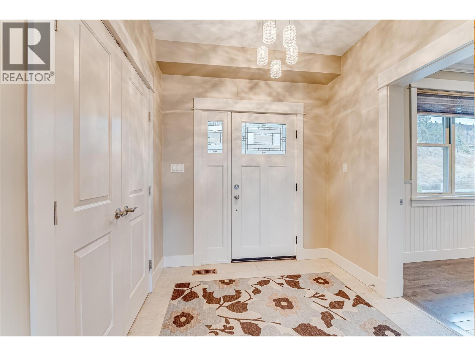 8844 Hampshire Crescent - 3