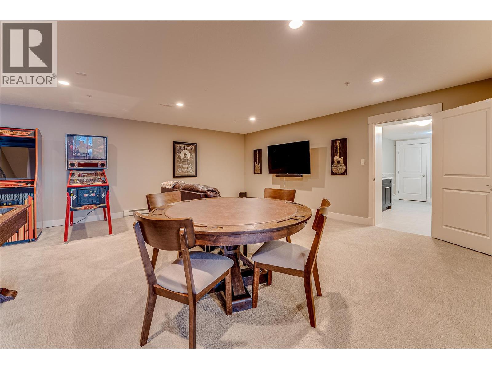 8844 Hampshire Crescent, Vernon