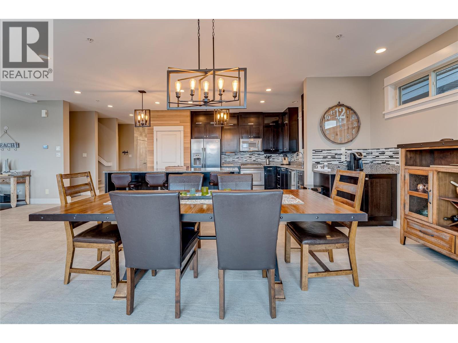 8844 Hampshire Crescent, Vernon