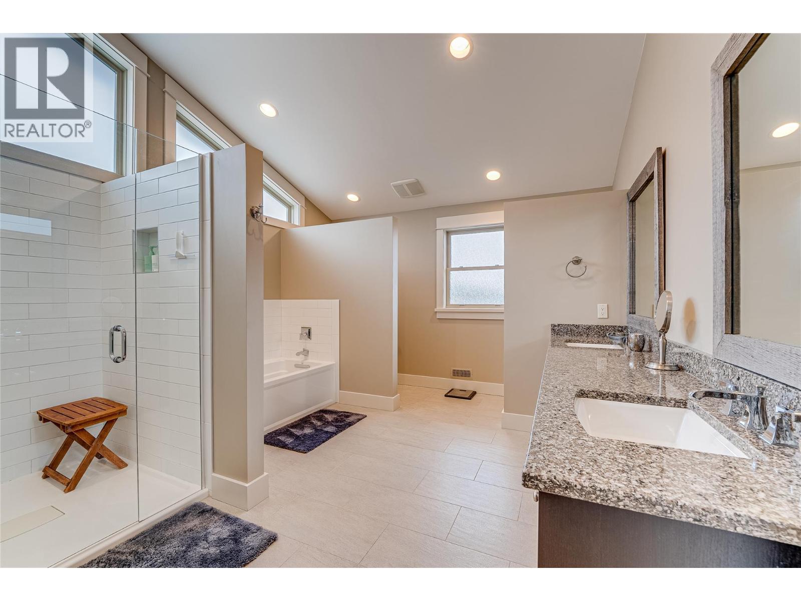 8844 Hampshire Crescent, Vernon