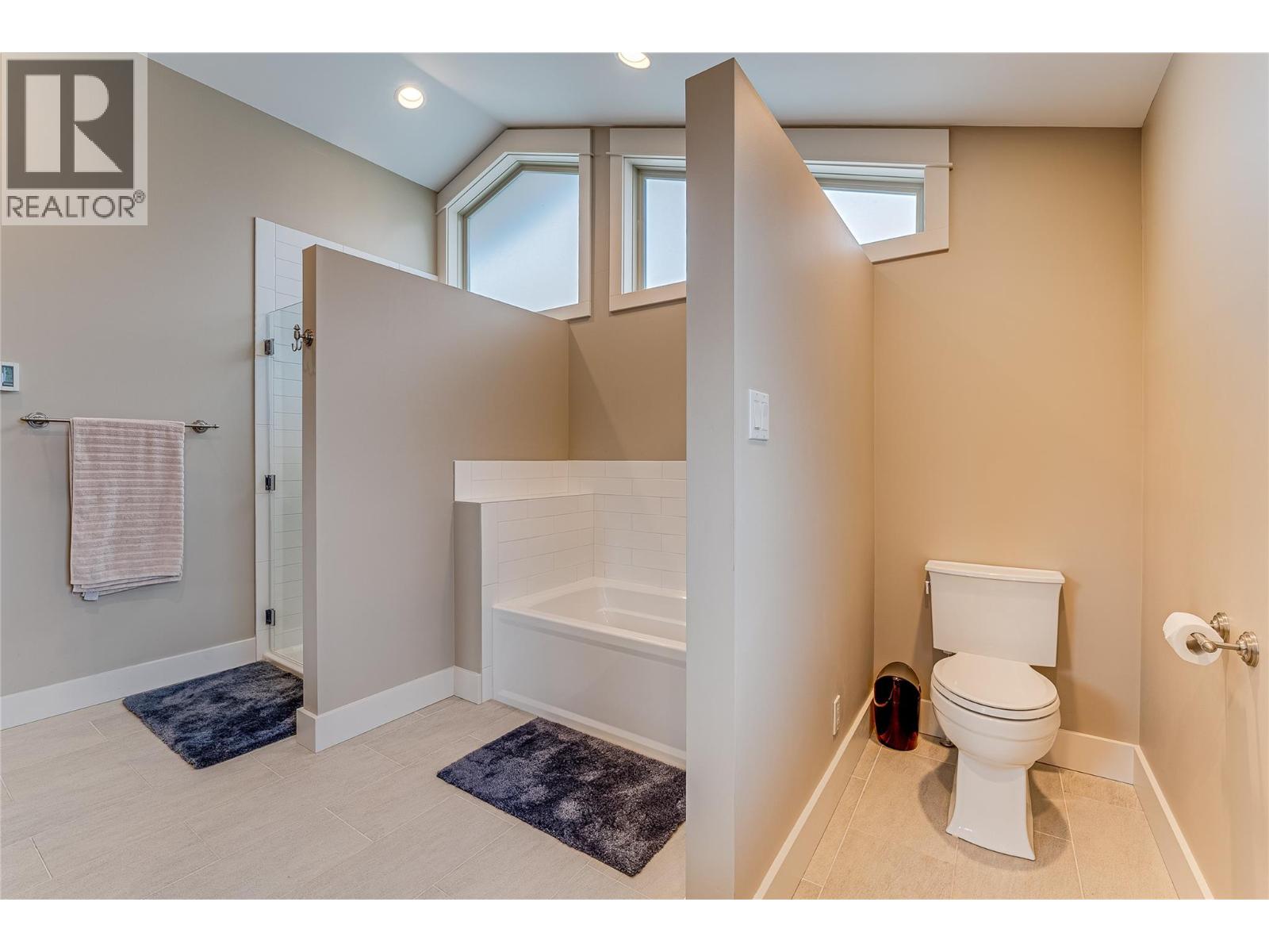 8844 Hampshire Crescent, Vernon