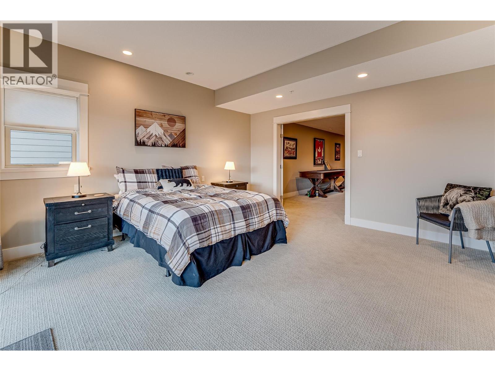 8844 Hampshire Crescent - 30
