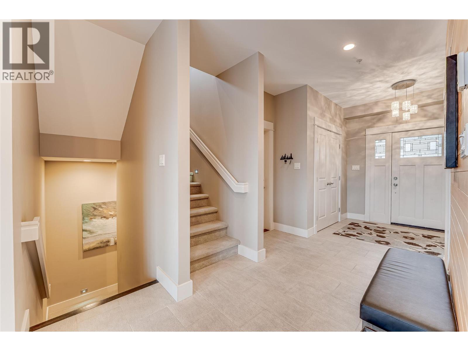 8844 Hampshire Crescent, Vernon