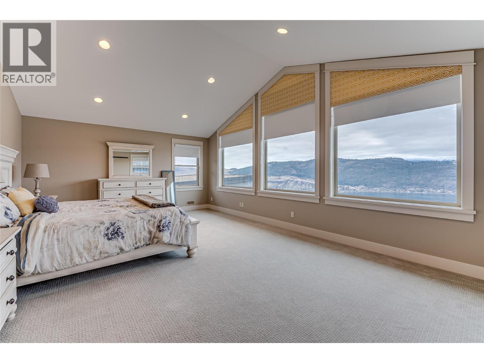 8844 Hampshire Crescent, Vernon