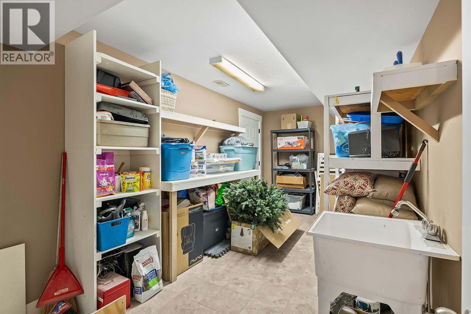  3431 Camelback Drive, Kelowna