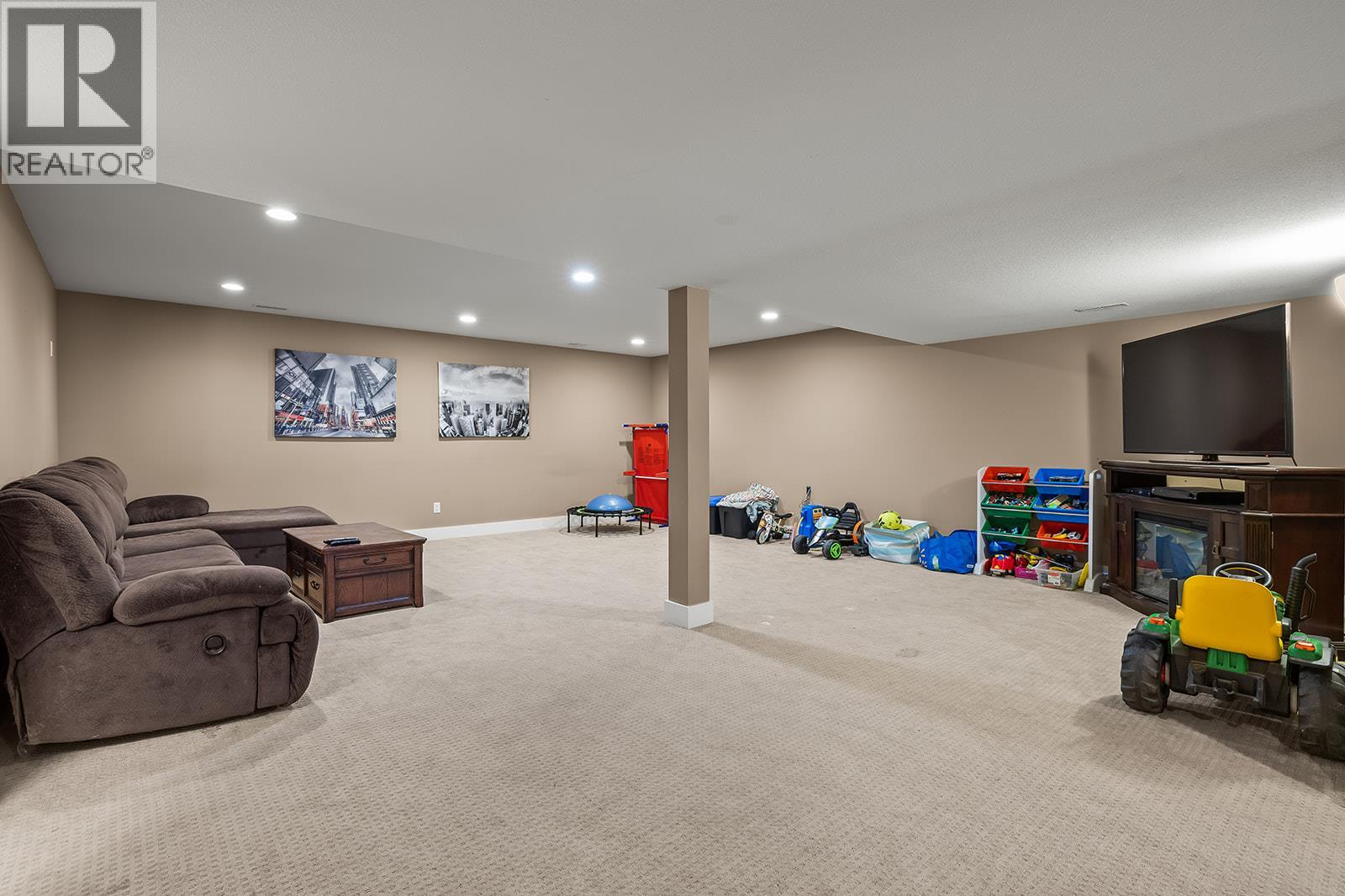  3431 Camelback Drive, Kelowna