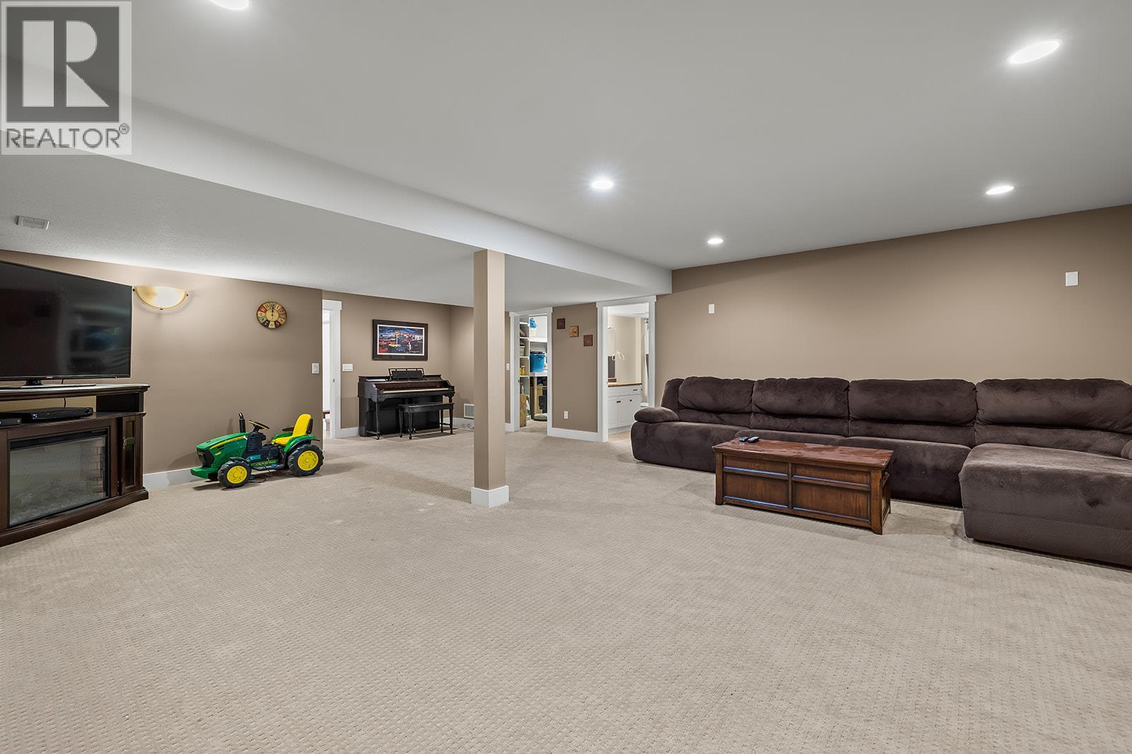  3431 Camelback Drive, Kelowna