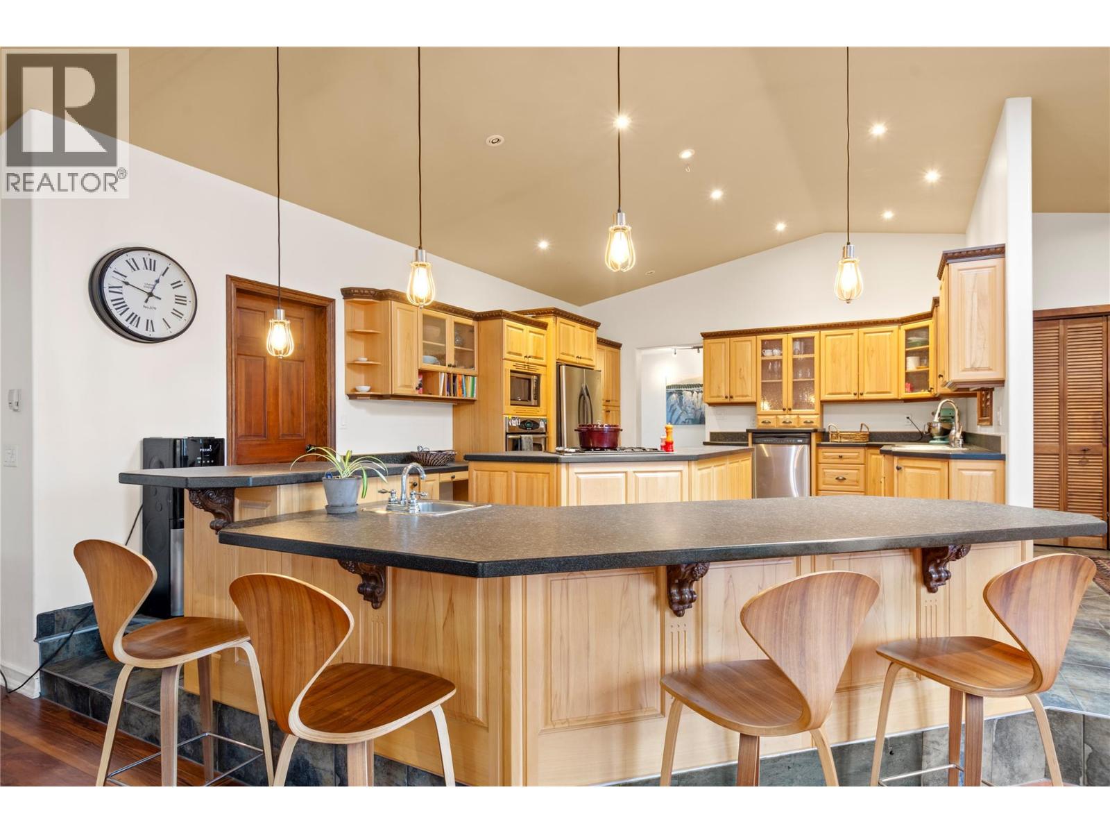  335 MIDDLE BENCH Road, Penticton