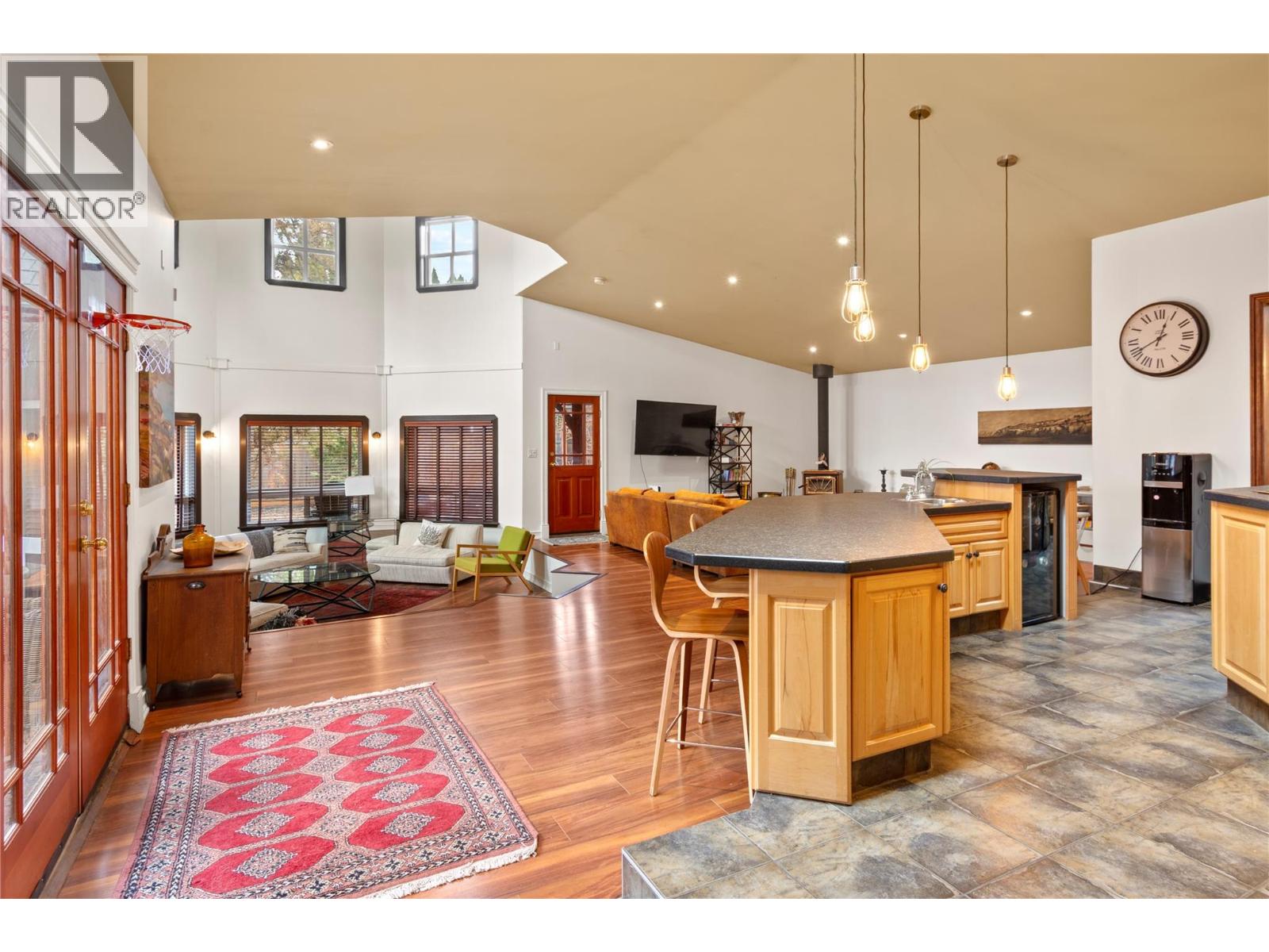  335 MIDDLE BENCH Road, Penticton