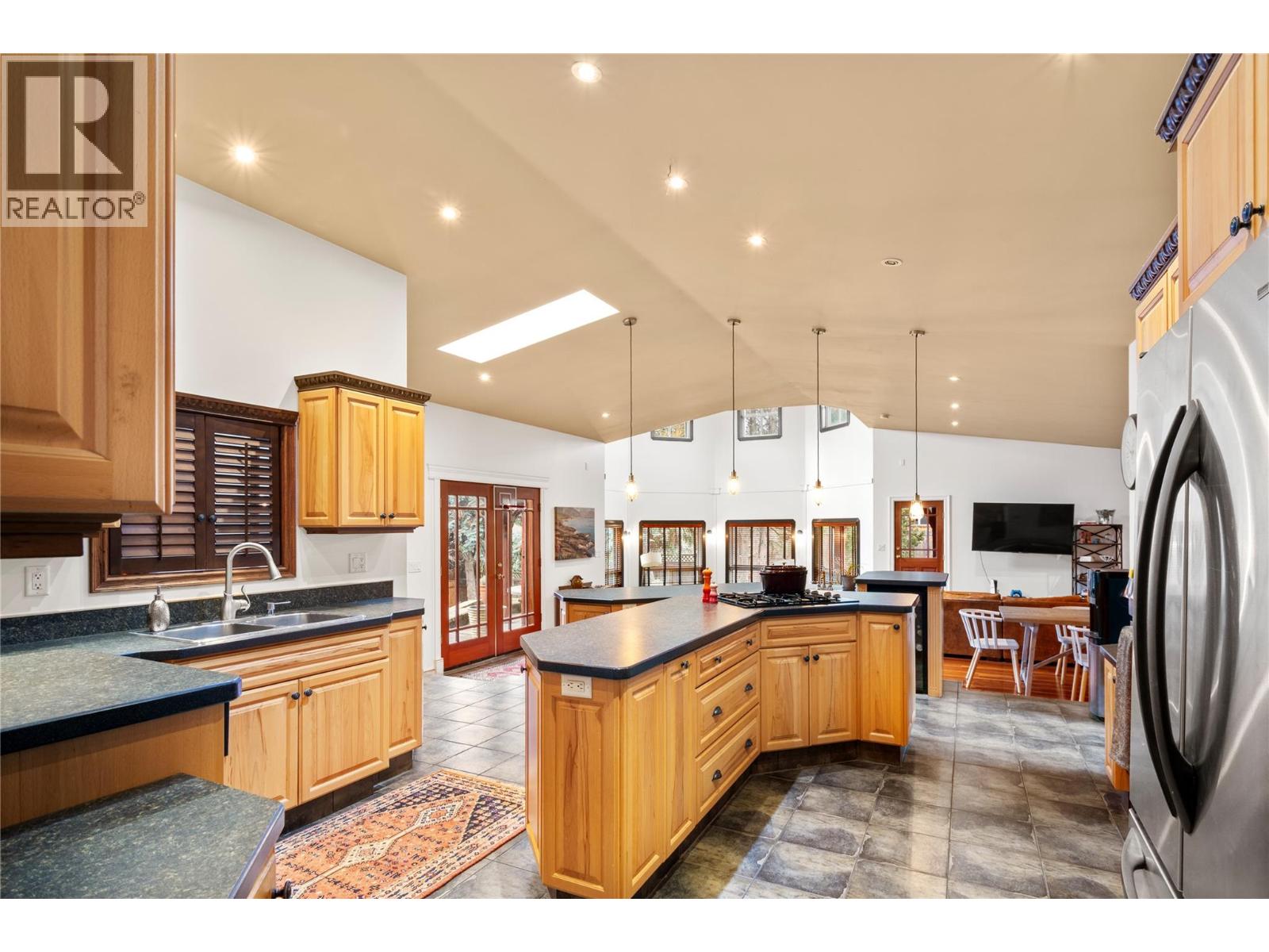  335 MIDDLE BENCH Road, Penticton