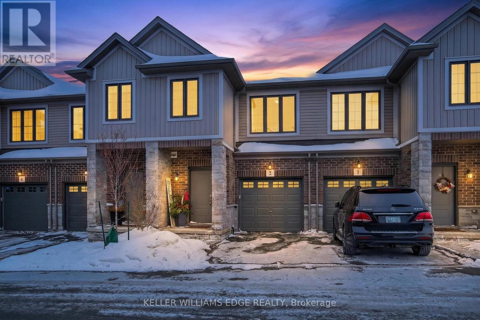 377 GLANCASTER Unit 2 photo 4