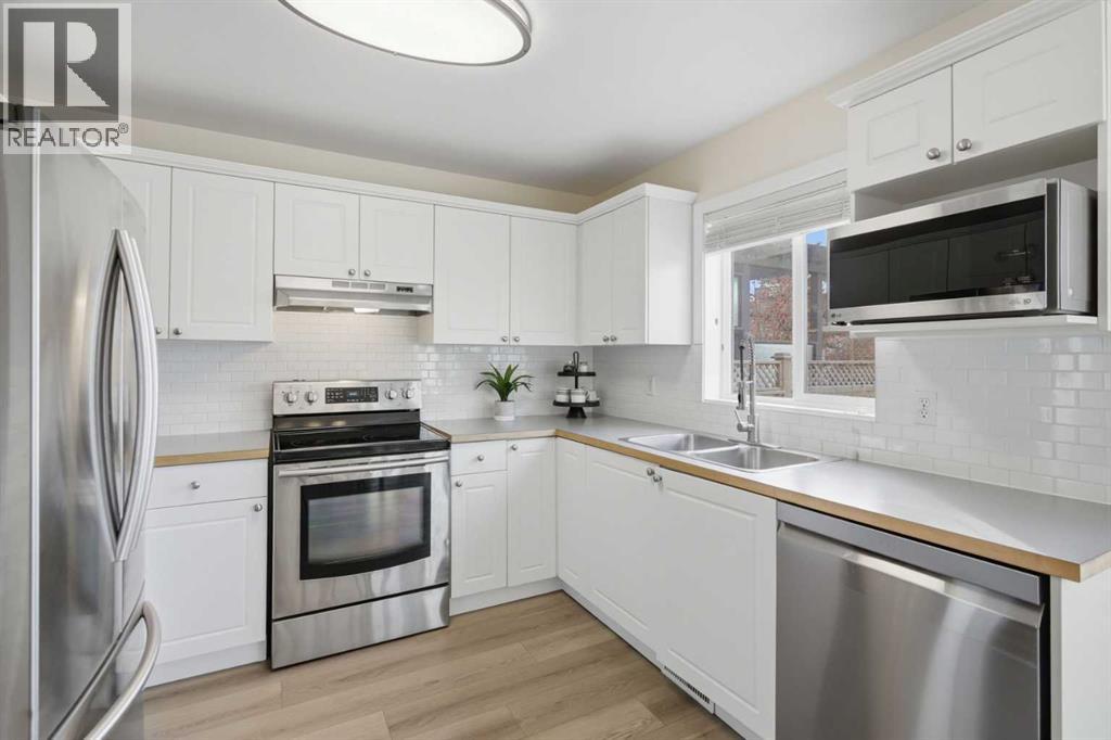 Single Family House for Sale in  Covehaven Court NE Coventry Hills Calgary 