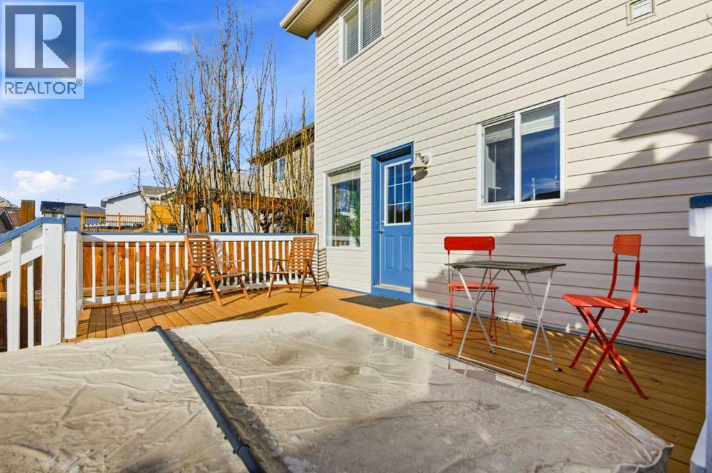 Single Family House for Sale in  Covehaven Court NE Coventry Hills Calgary 