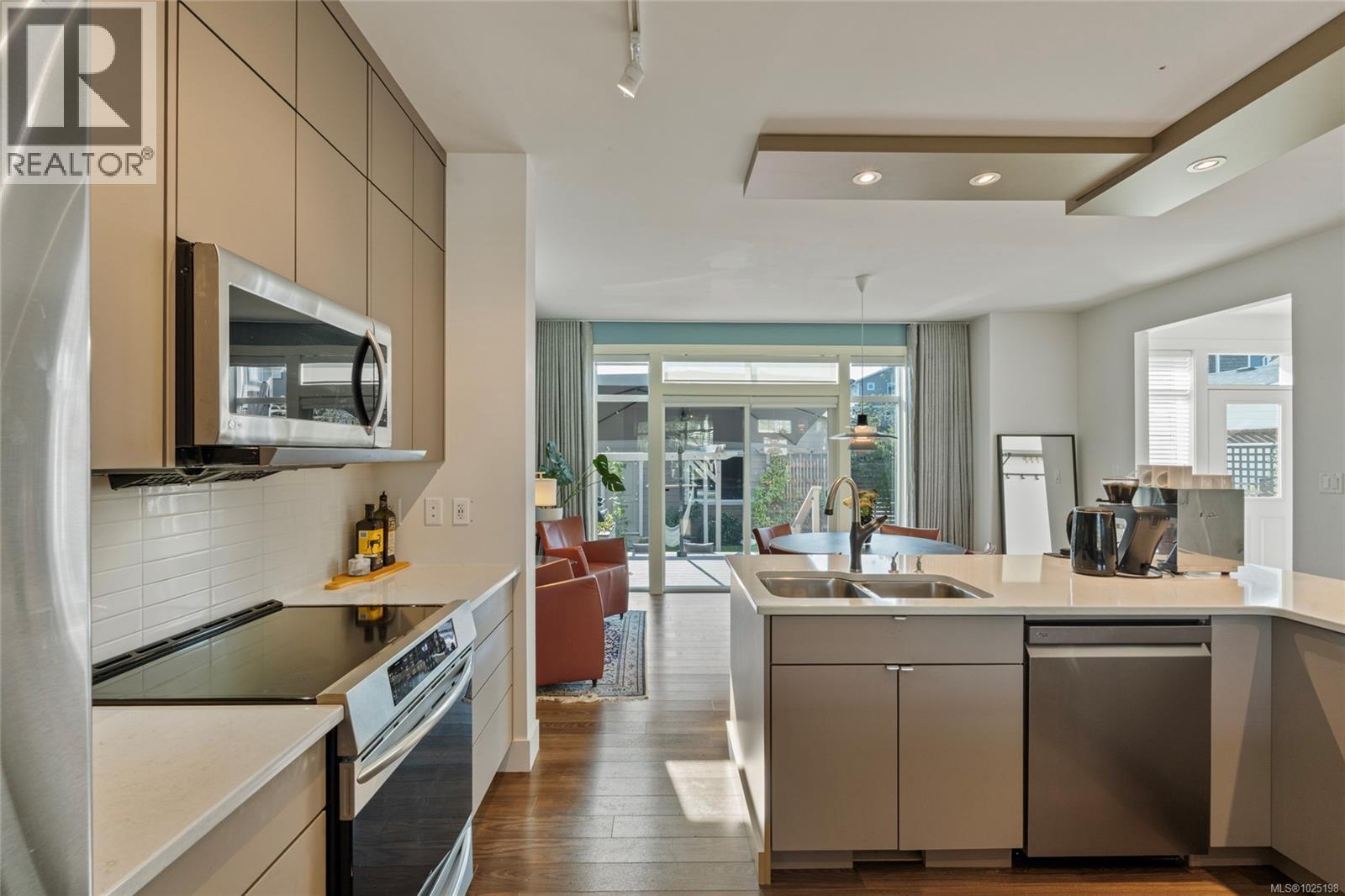 3460 SPARROWHAWK Ave, Colwood