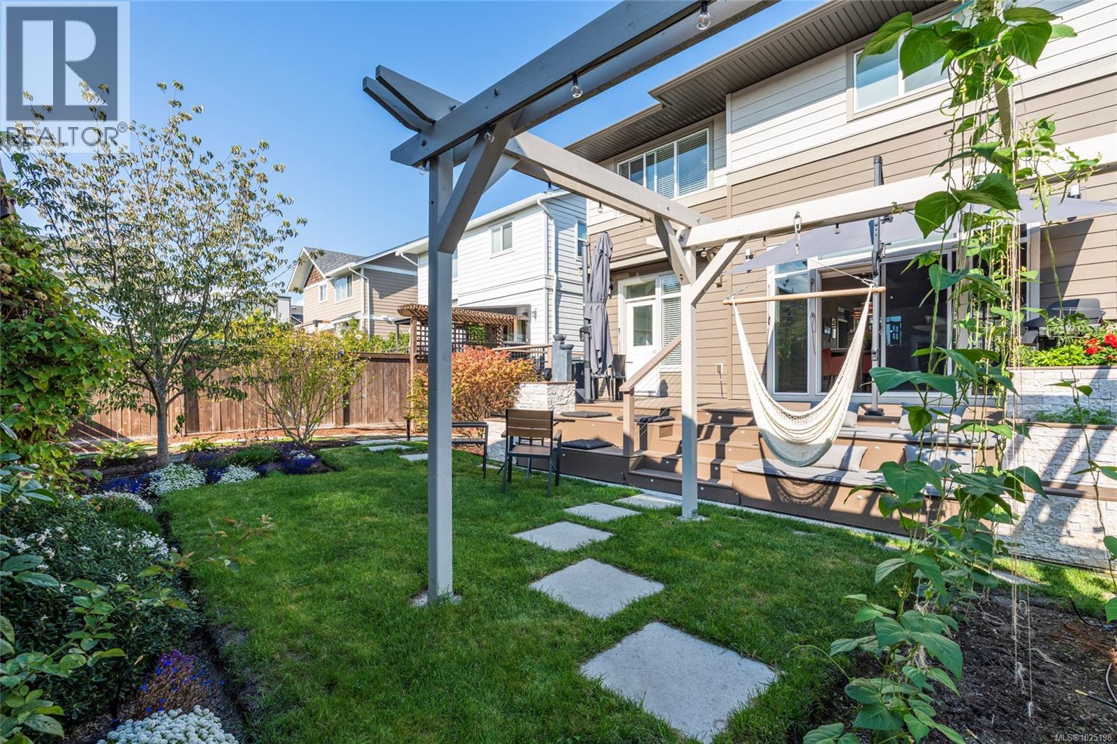 3460 SPARROWHAWK Ave, Colwood