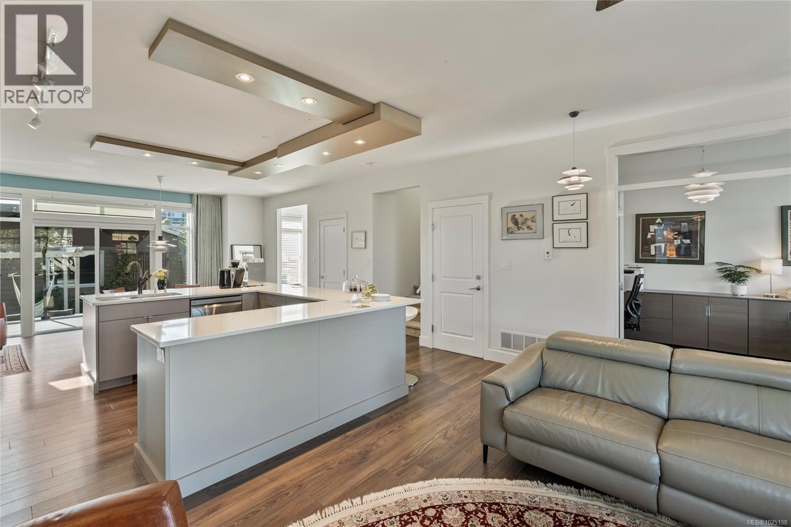 3460 SPARROWHAWK Ave, Colwood