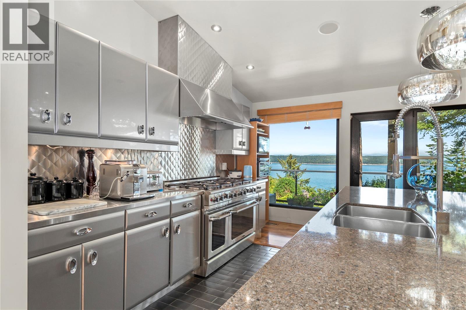 1093 Ash St, Campbell River