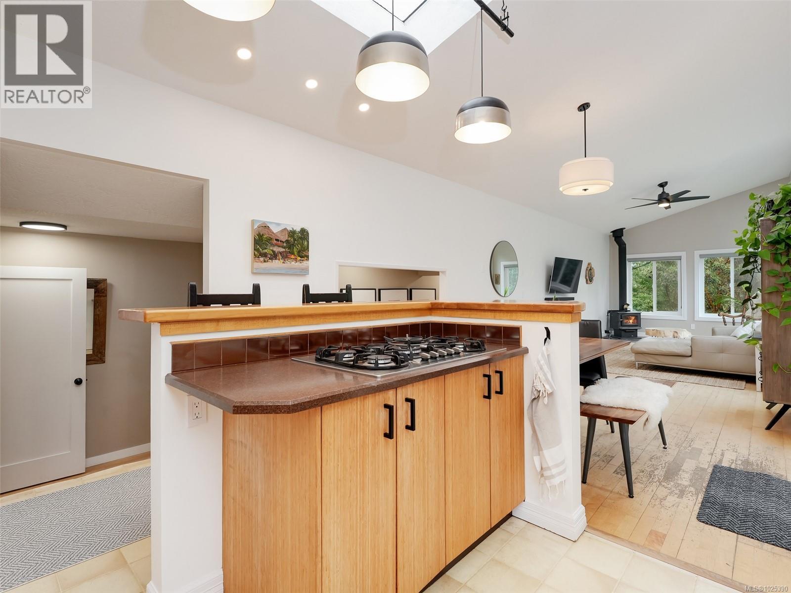 275 Moss Hill Pl, Metchosin