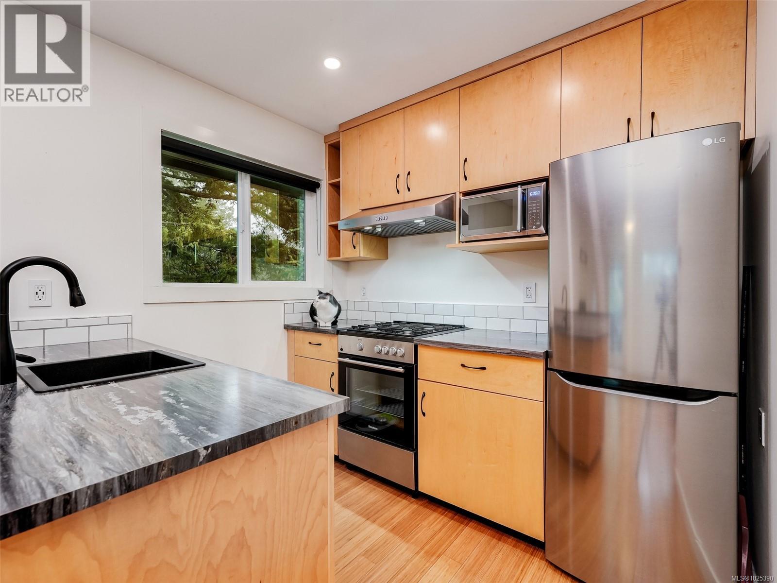 275 Moss Hill Pl, Metchosin