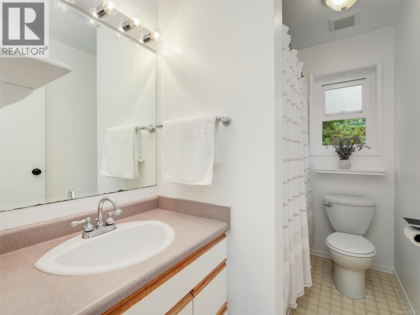 275 Moss Hill Pl, Metchosin