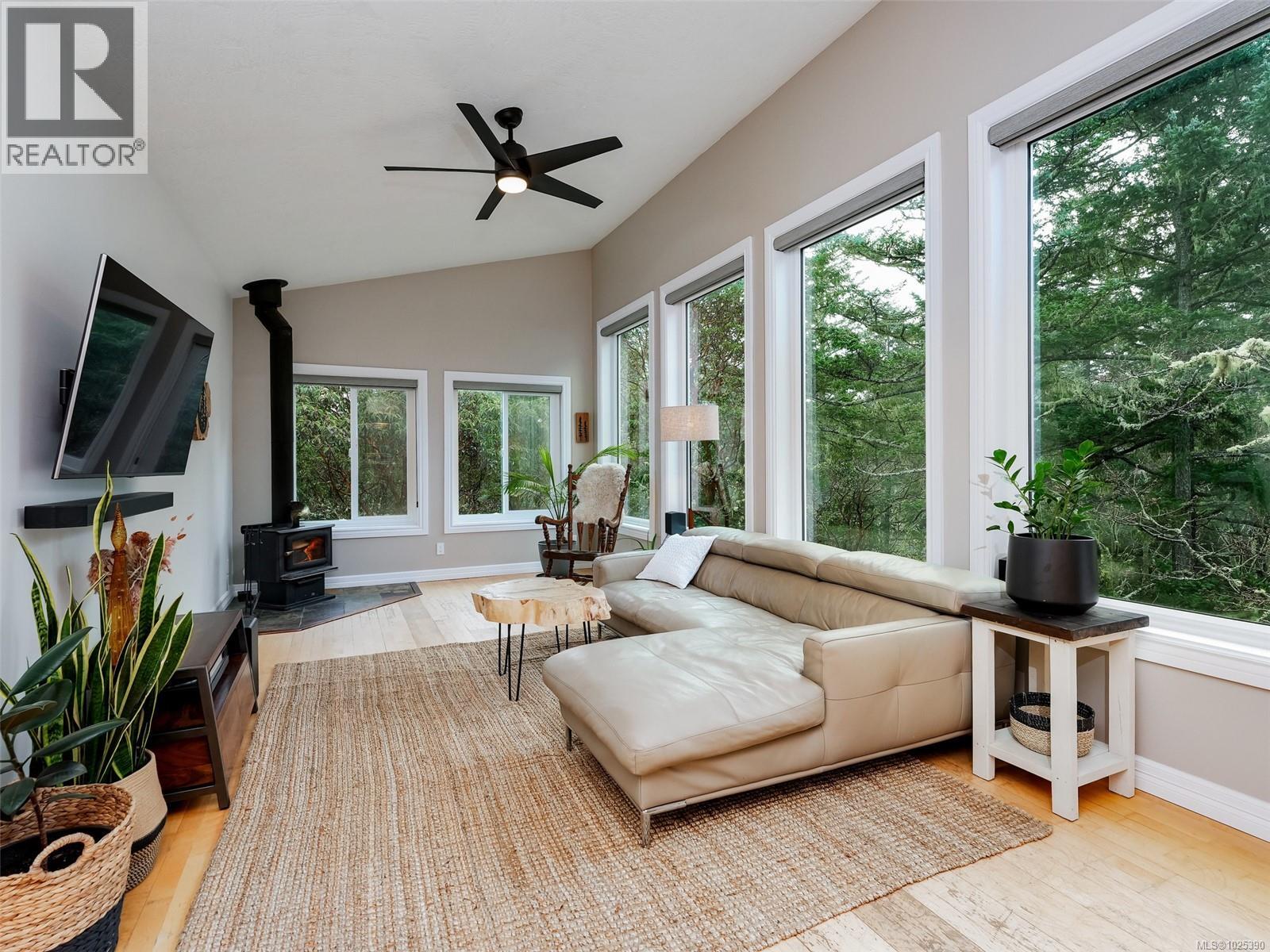 275 Moss Hill Pl, Metchosin