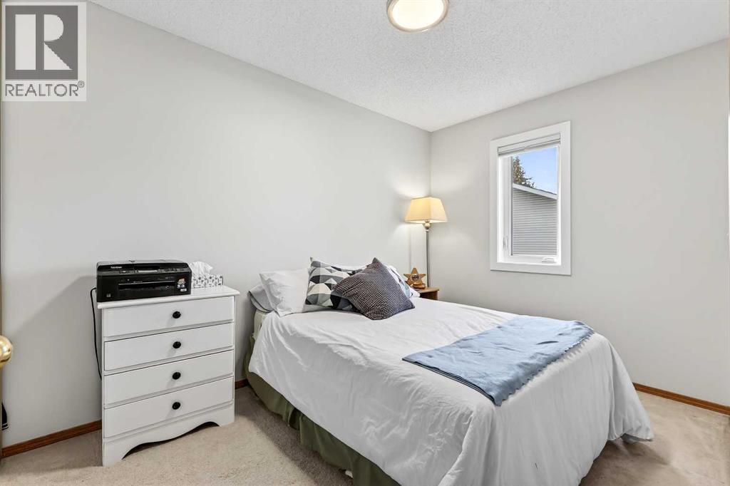 Single Family House 4 Level for Sale in  Glenbrook Villas SW Glenbrook Calgary 