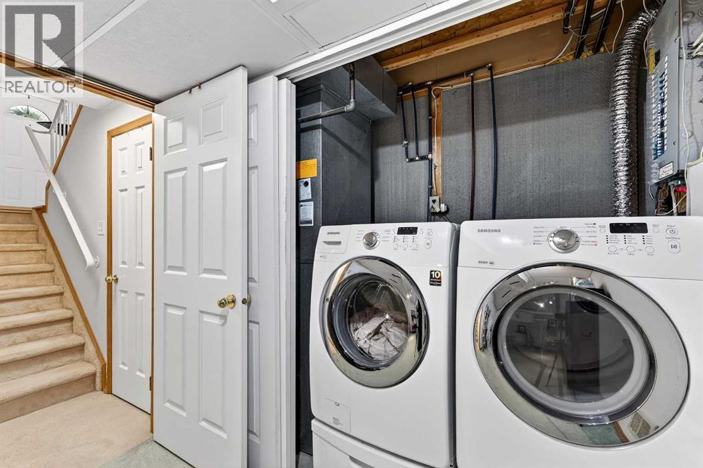 Single Family House 4 Level for Sale in  Glenbrook Villas SW Glenbrook Calgary 