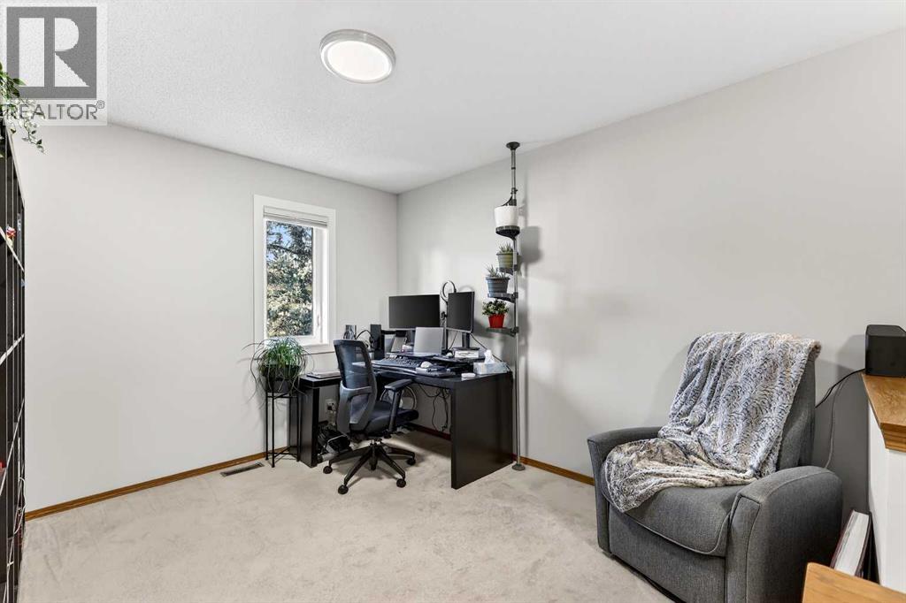 Single Family House 4 Level for Sale in  Glenbrook Villas SW Glenbrook Calgary 